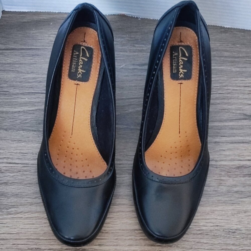 Clarks Artisan leather heels pumps black women's size 8 M
